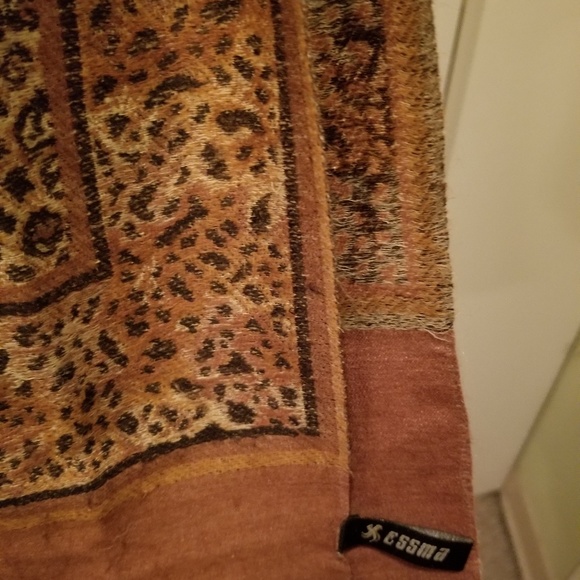 Gorgeous Leopard Print Scarf - Picture 4 of 4